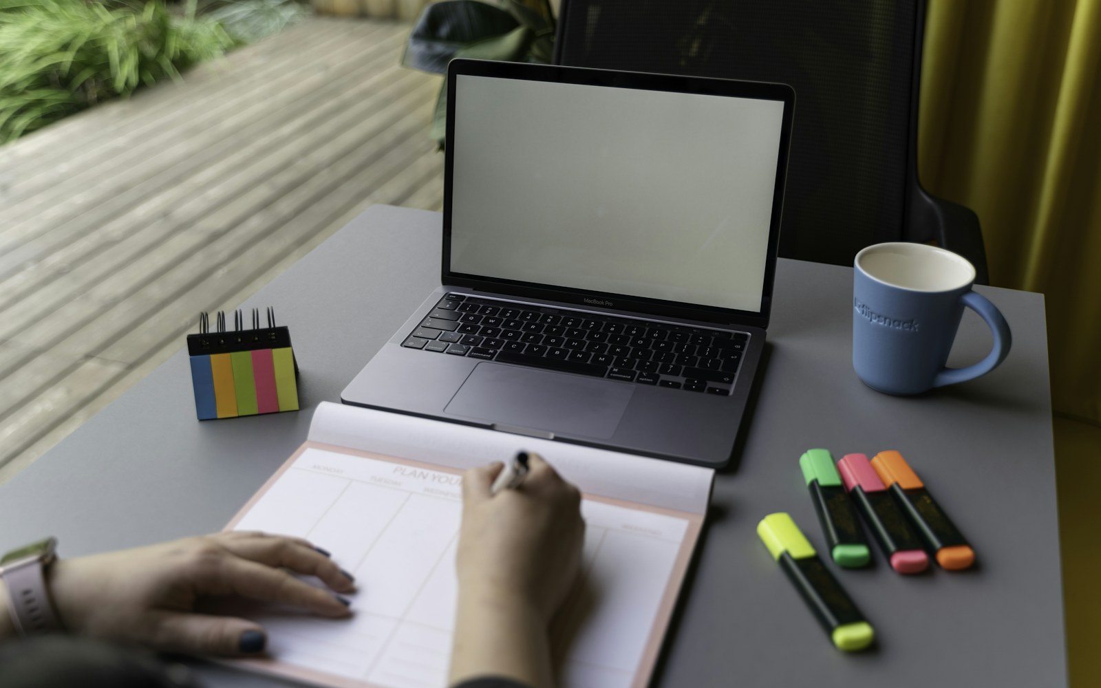 Flexible project planning with a laptop, calendar, and notes